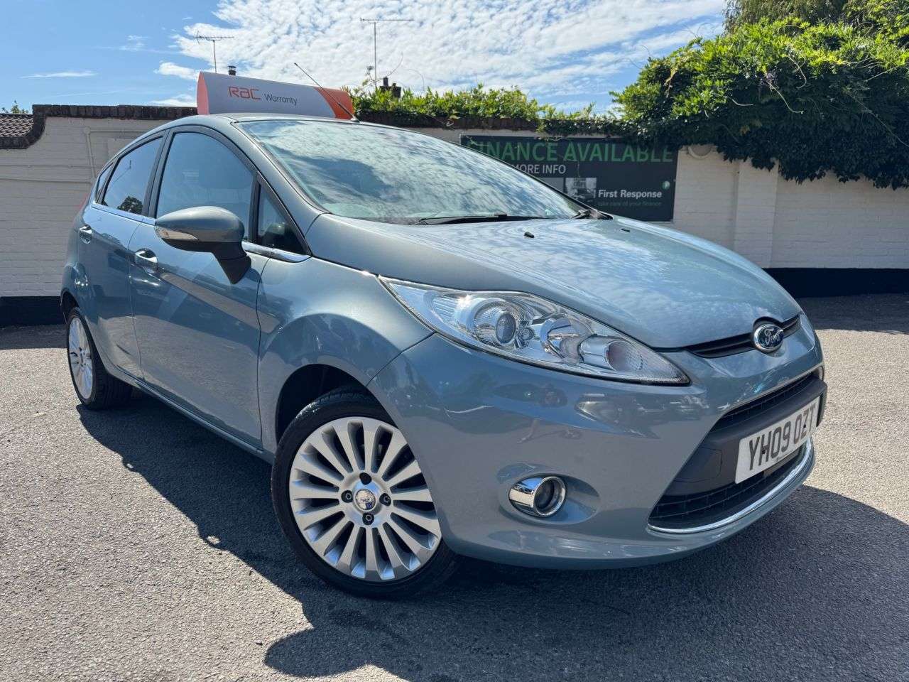 A 2009 FORD FIESTA 1.4 Titanium Hatchback 5dr Petrol Manual (133 g/km, 94 bhp) 6 MONTHS RAC WA A 2009 FORD FIESTA 1.4 Titanium Hatchback 5dr Petrol Manual (133 g/km, 94 bhp) 6 MONTHS RAC WA