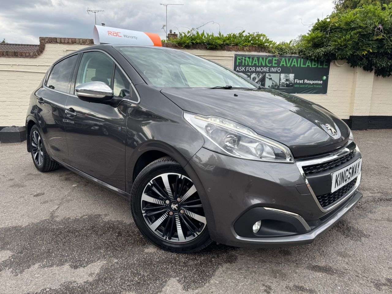 A 2019 PEUGEOT 208 1.2 PureTech Tech Edition Hatchback 5dr Petrol Manual Euro 6 (s/s) (82 ps) A 2019 PEUGEOT 208 1.2 PureTech Tech Edition Hatchback 5dr Petrol Manual Euro 6 (s/s) (82 ps)