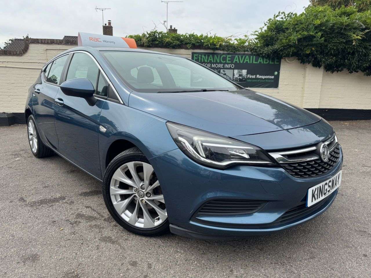 A 2017 VAUXHALL ASTRA 1.4i Design Hatchback 5dr Petrol Manual Euro 6 (100 ps) 6 MONTHS RAC WARRAN A 2017 VAUXHALL ASTRA 1.4i Design Hatchback 5dr Petrol Manual Euro 6 (100 ps) 6 MONTHS RAC WARRAN