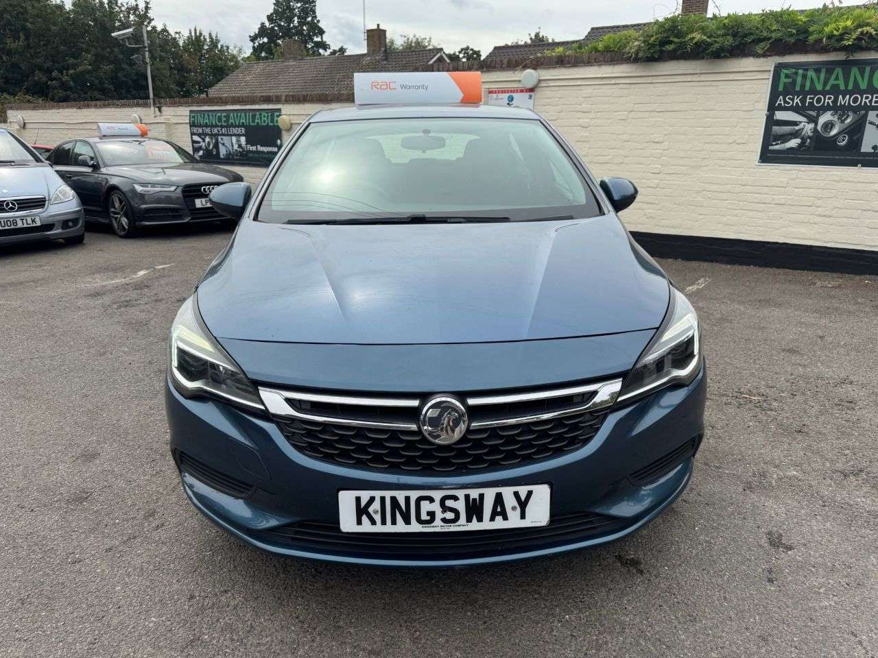 A 2017 VAUXHALL ASTRA 1.4i Design Hatchback 5dr Petrol Manual Euro 6 (100 ps) 6 MONTHS RAC WARRAN A 2017 VAUXHALL ASTRA 1.4i Design Hatchback 5dr Petrol Manual Euro 6 (100 ps) 6 MONTHS RAC WARRAN
