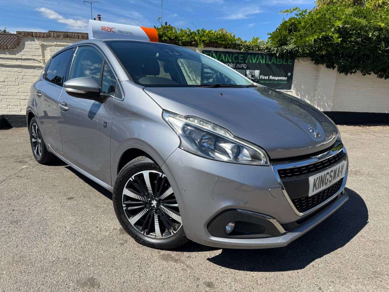 A 2019 PEUGEOT 208 1.2 PureTech Tech Edition Hatchback 5dr Petrol Manual Euro 6 (s/s) (82 ps) A 2019 PEUGEOT 208 1.2 PureTech Tech Edition Hatchback 5dr Petrol Manual Euro 6 (s/s) (82 ps)
