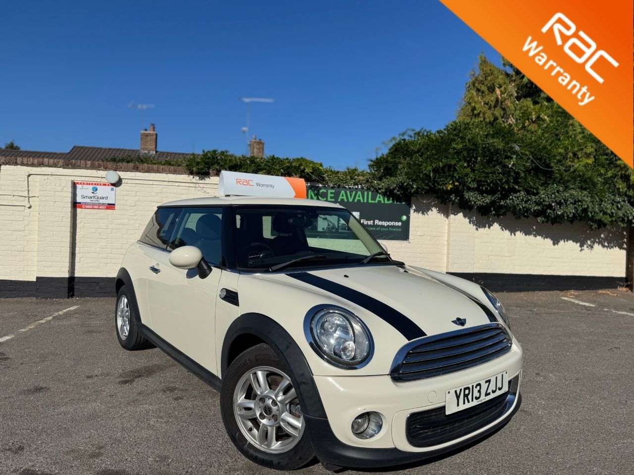 A 2013 MINI HATCH 1.6 One Hatchback 3dr Petrol Manual Euro 5 (98 ps) 6 MONTHS RAC WARRANTY IN A 2013 MINI HATCH 1.6 One Hatchback 3dr Petrol Manual Euro 5 (98 ps) 6 MONTHS RAC WARRANTY IN