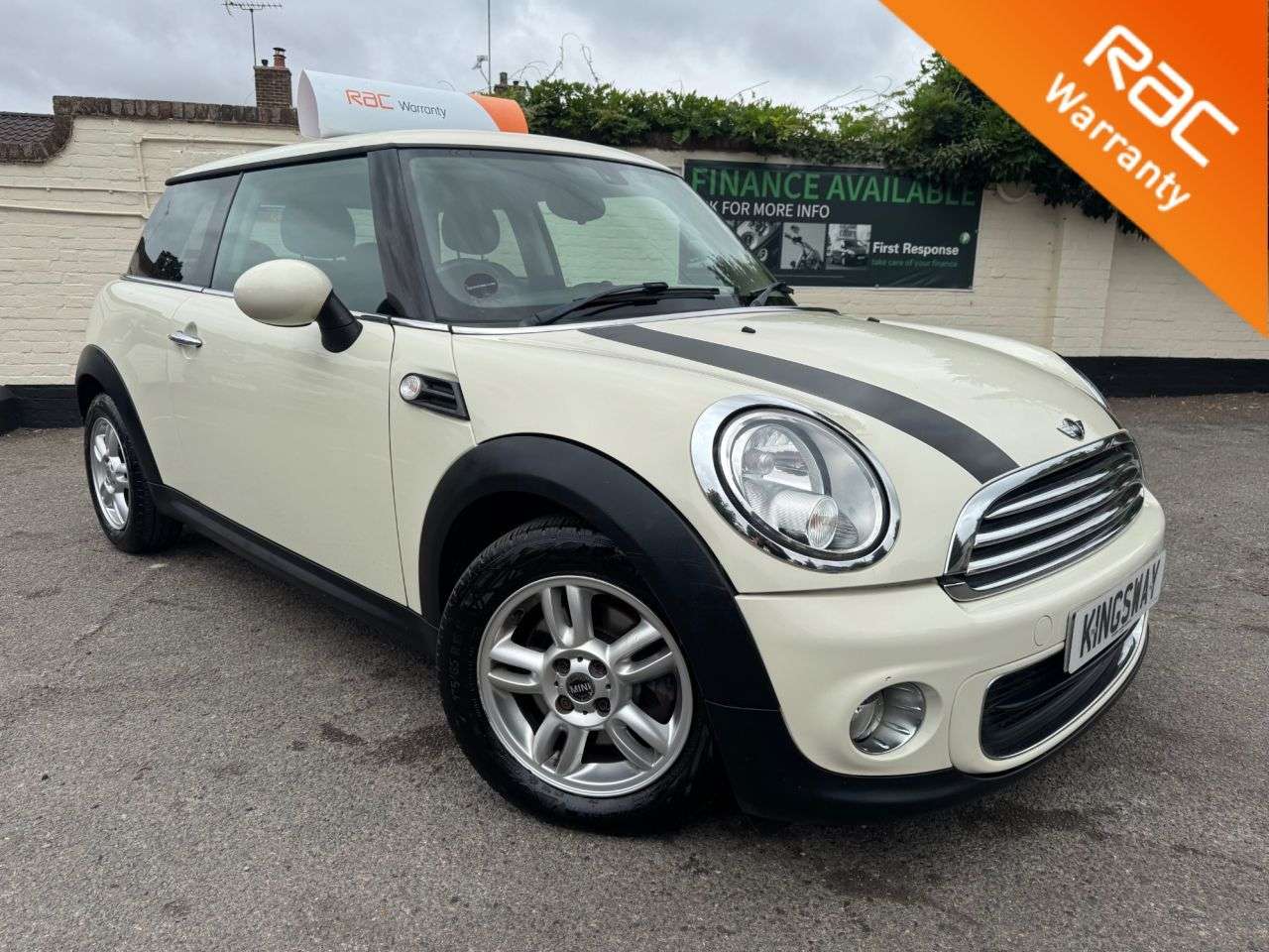 A 2013 MINI HATCH 1.6 One Hatchback 3dr Petrol Manual Euro 5 (98 ps) 6 MONTHS RAC WARRANTY IN A 2013 MINI HATCH 1.6 One Hatchback 3dr Petrol Manual Euro 5 (98 ps) 6 MONTHS RAC WARRANTY IN