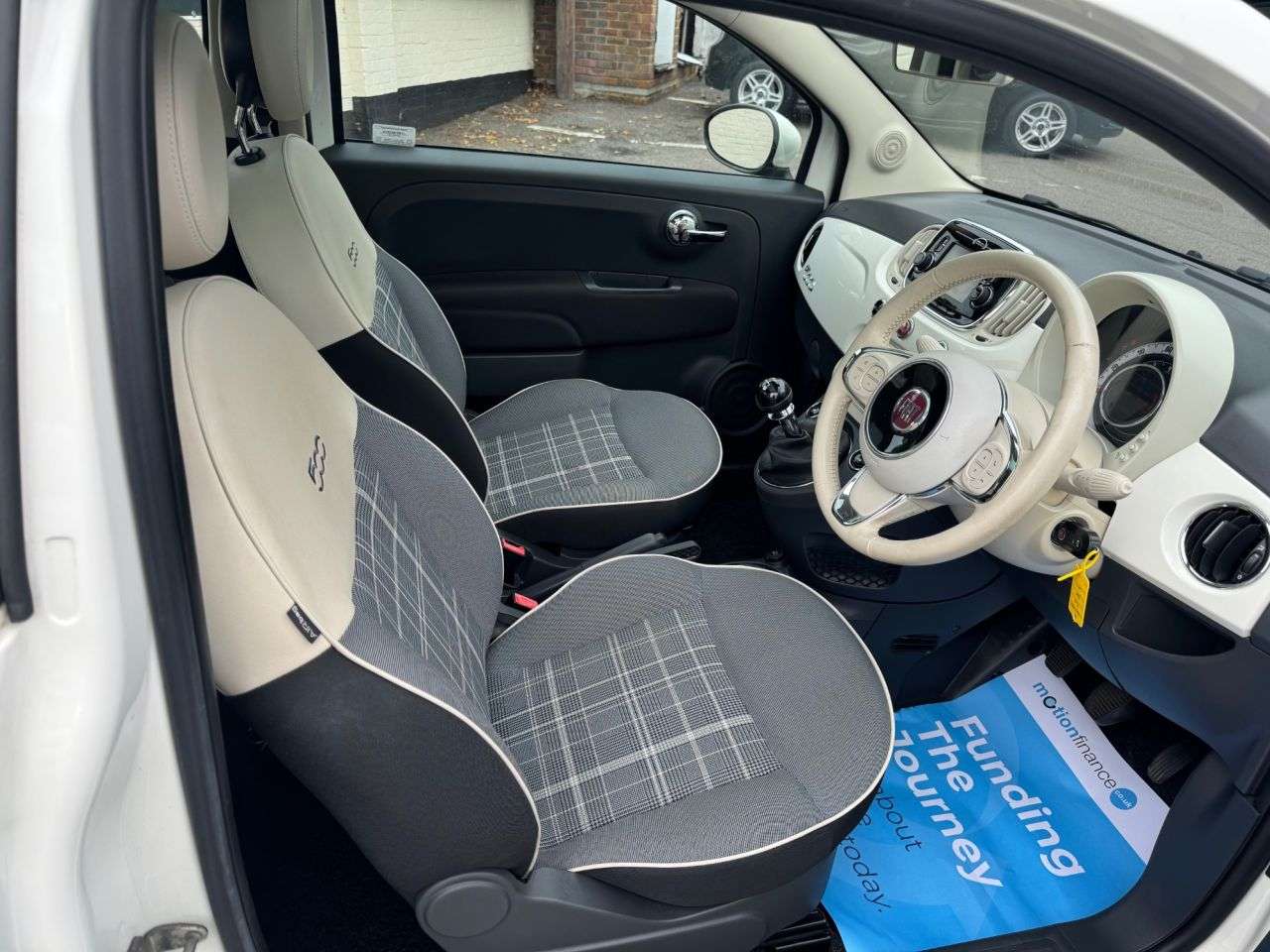 2017 FIAT 500 2017 FIAT 500