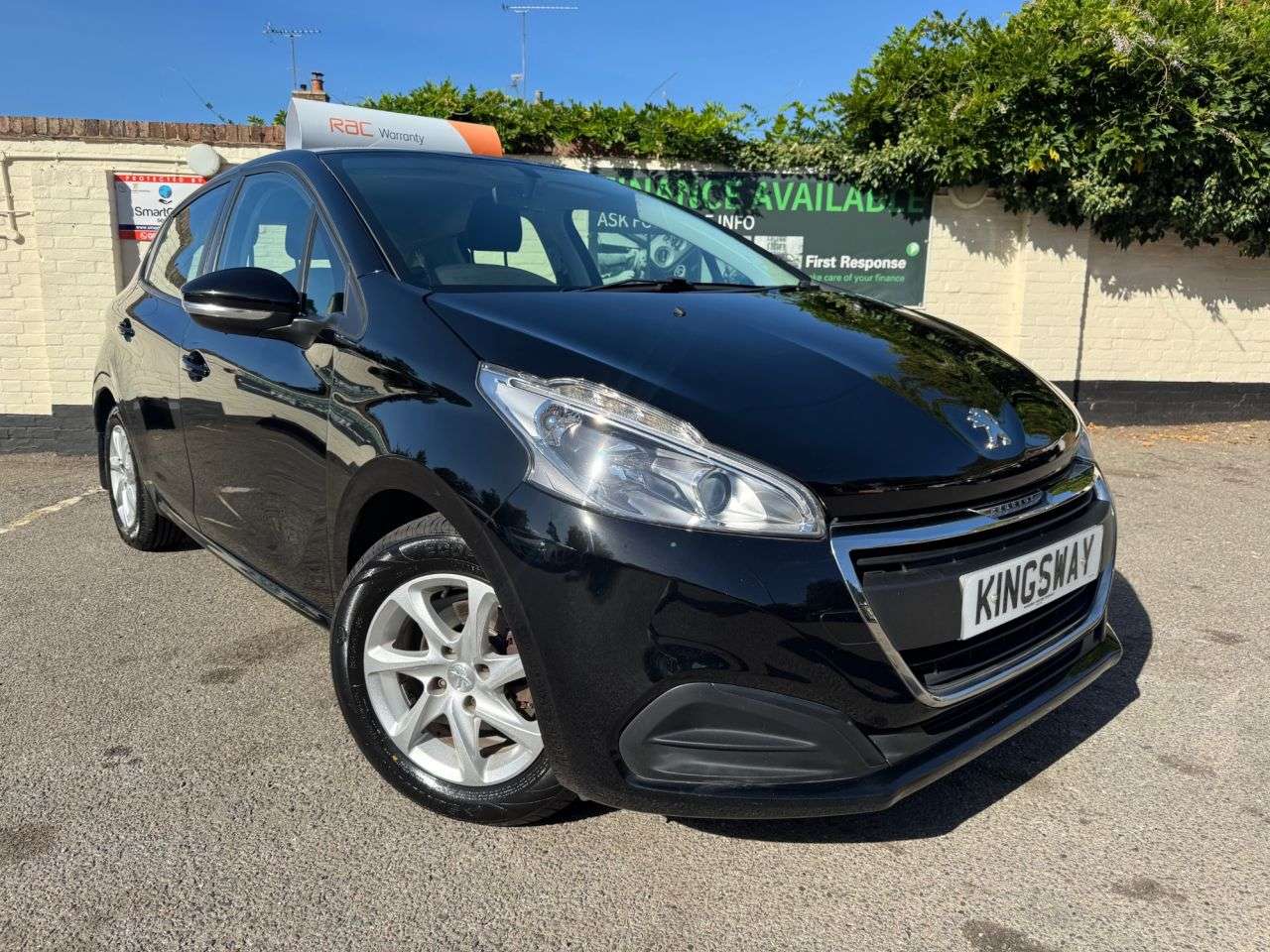 A 2018 PEUGEOT 208 1.2 PureTech Active Hatchback 5dr Petrol Manual Euro 6 (s/s) (82 ps) 6 MONT A 2018 PEUGEOT 208 1.2 PureTech Active Hatchback 5dr Petrol Manual Euro 6 (s/s) (82 ps) 6 MONT