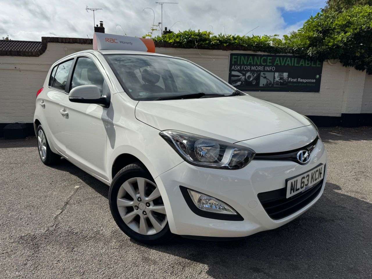 A 2013 HYUNDAI I20 1.2 Active Hatchback 5dr Petrol Manual Euro 5 (85 bhp) A 2013 HYUNDAI I20 1.2 Active Hatchback 5dr Petrol Manual Euro 5 (85 bhp)