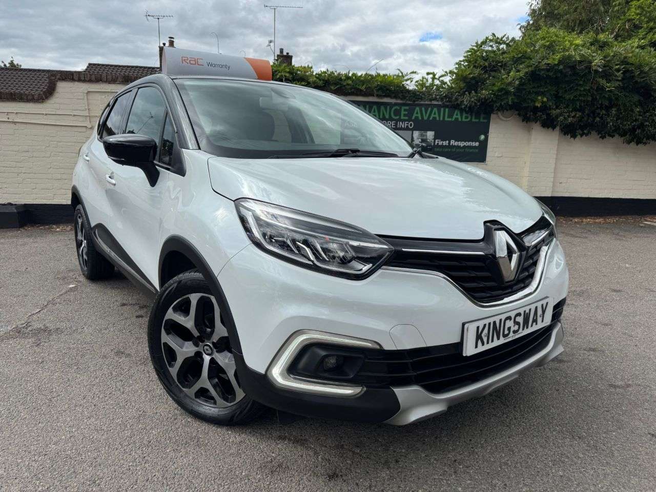 A 2018 RENAULT CAPTUR 0.9 TCe ENERGY Dynamique S Nav SUV 5dr Petrol Manual Euro 6 (s/s) (90 ps) A 2018 RENAULT CAPTUR 0.9 TCe ENERGY Dynamique S Nav SUV 5dr Petrol Manual Euro 6 (s/s) (90 ps)