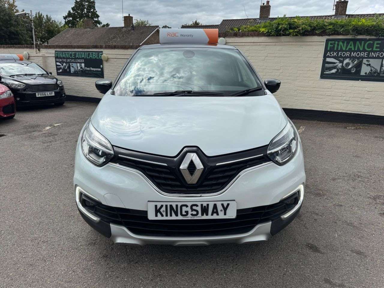 A 2018 RENAULT CAPTUR 0.9 TCe ENERGY Dynamique S Nav SUV 5dr Petrol Manual Euro 6 (s/s) (90 ps) A 2018 RENAULT CAPTUR 0.9 TCe ENERGY Dynamique S Nav SUV 5dr Petrol Manual Euro 6 (s/s) (90 ps)