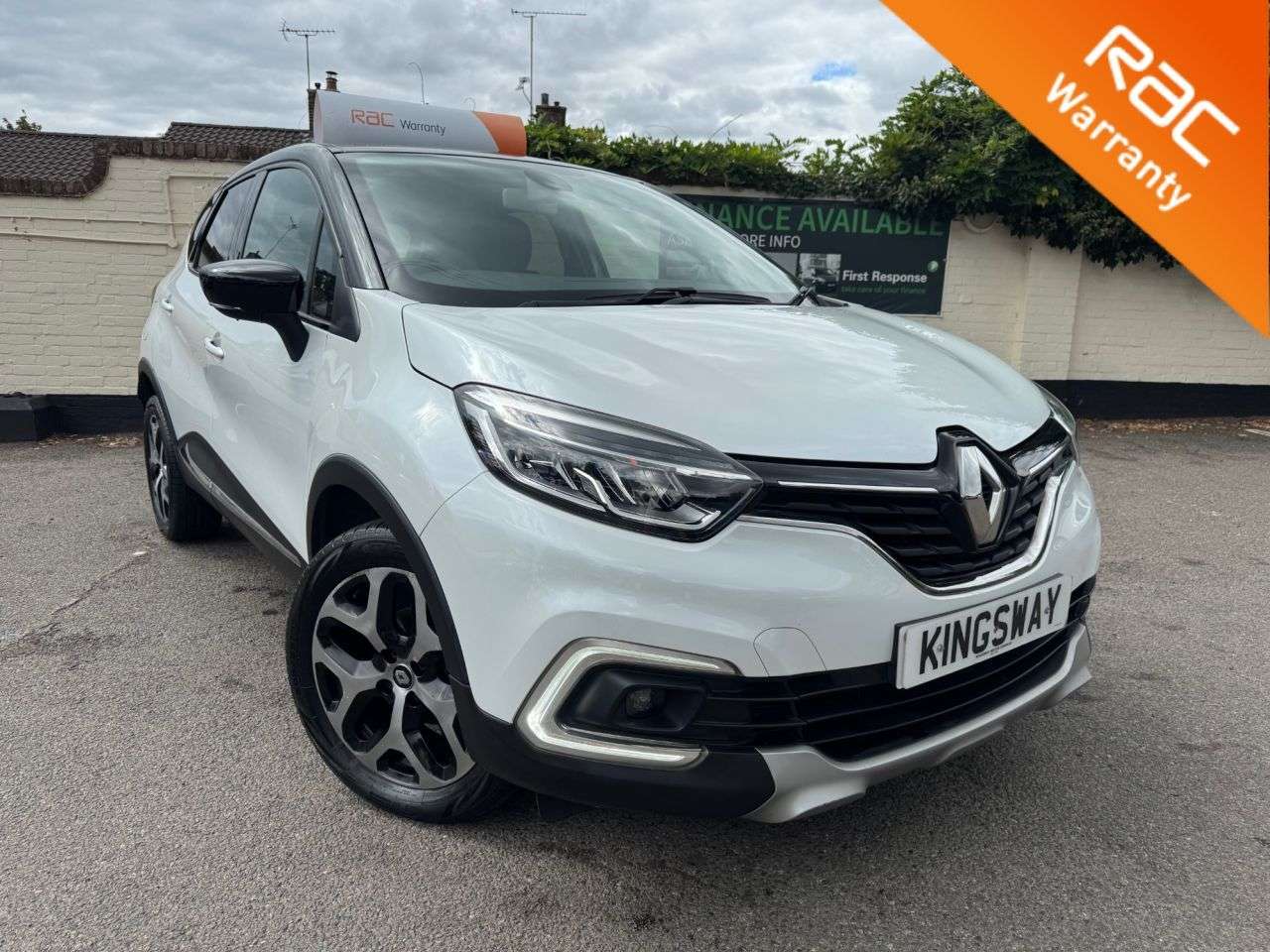 A 2018 RENAULT CAPTUR 0.9 TCe ENERGY Dynamique S Nav SUV 5dr Petrol Manual Euro 6 (s/s) (90 ps) A 2018 RENAULT CAPTUR 0.9 TCe ENERGY Dynamique S Nav SUV 5dr Petrol Manual Euro 6 (s/s) (90 ps)