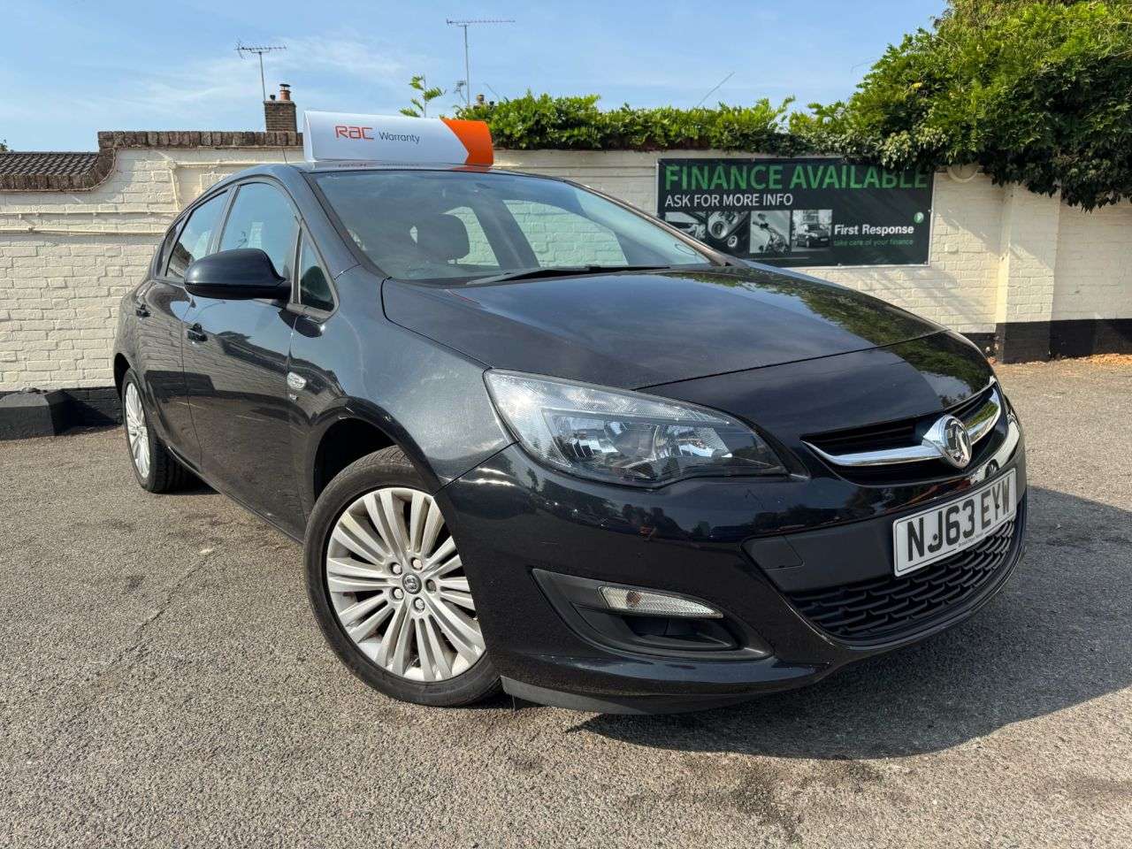 A 2013 VAUXHALL ASTRA 1.4 16v Energy Hatchback 5dr Petrol Manual Euro 5 (100 ps) 6 MONTHS RAC WAR A 2013 VAUXHALL ASTRA 1.4 16v Energy Hatchback 5dr Petrol Manual Euro 5 (100 ps) 6 MONTHS RAC WAR