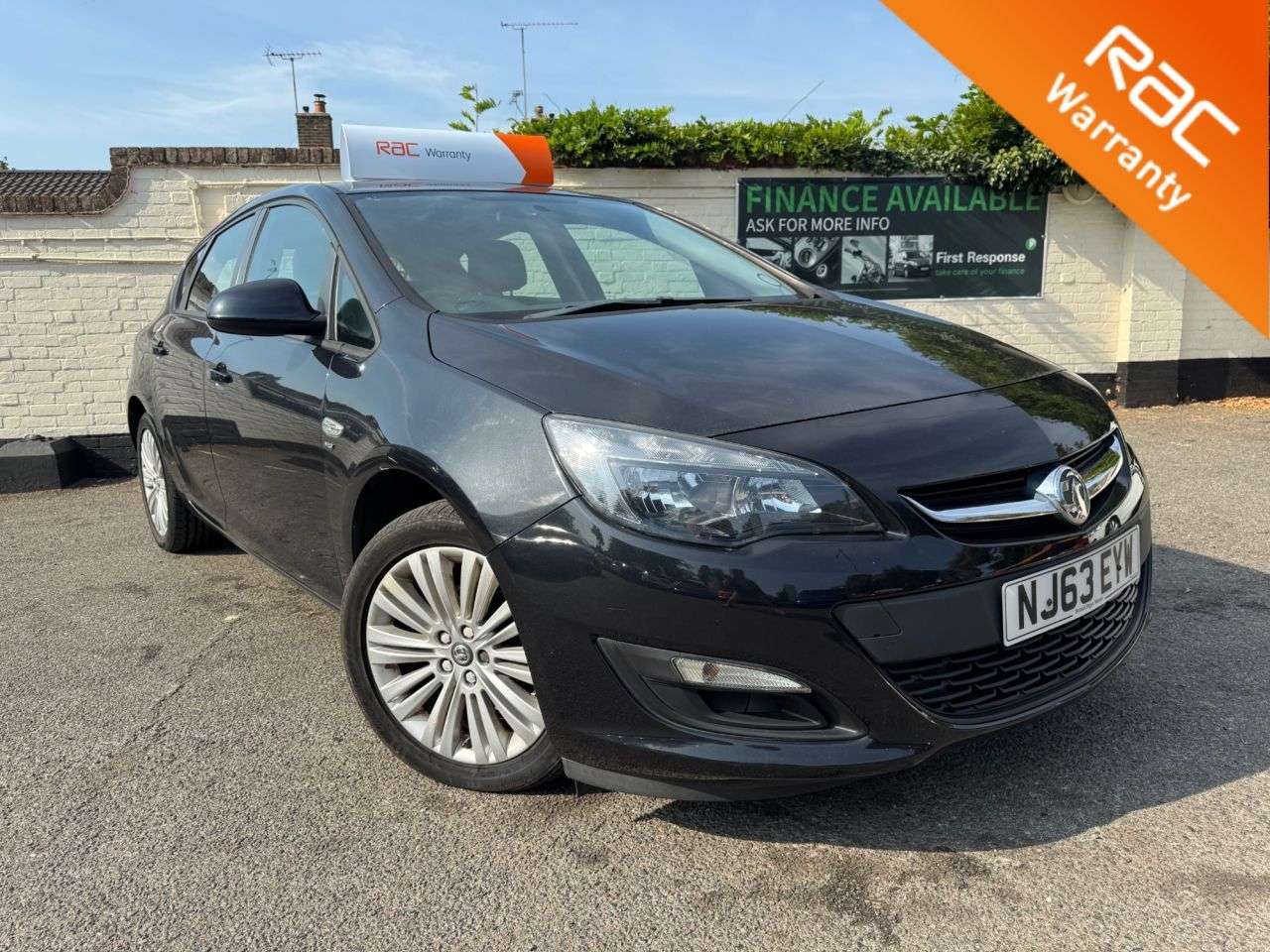 A 2013 VAUXHALL ASTRA 1.4 16v Energy Hatchback 5dr Petrol Manual Euro 5 (100 ps) 6 MONTHS RAC WAR A 2013 VAUXHALL ASTRA 1.4 16v Energy Hatchback 5dr Petrol Manual Euro 5 (100 ps) 6 MONTHS RAC WAR