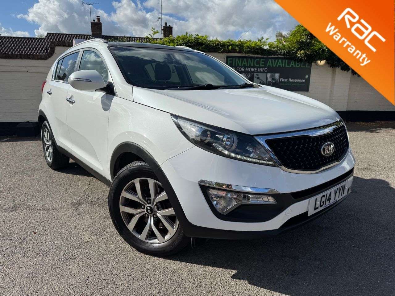 A 2014 KIA SPORTAGE 1.7 CRDi EcoDynamics 2 SUV 5dr Diesel Manual 2WD Euro 5 (s/s) (114 bhp) A 2014 KIA SPORTAGE 1.7 CRDi EcoDynamics 2 SUV 5dr Diesel Manual 2WD Euro 5 (s/s) (114 bhp)