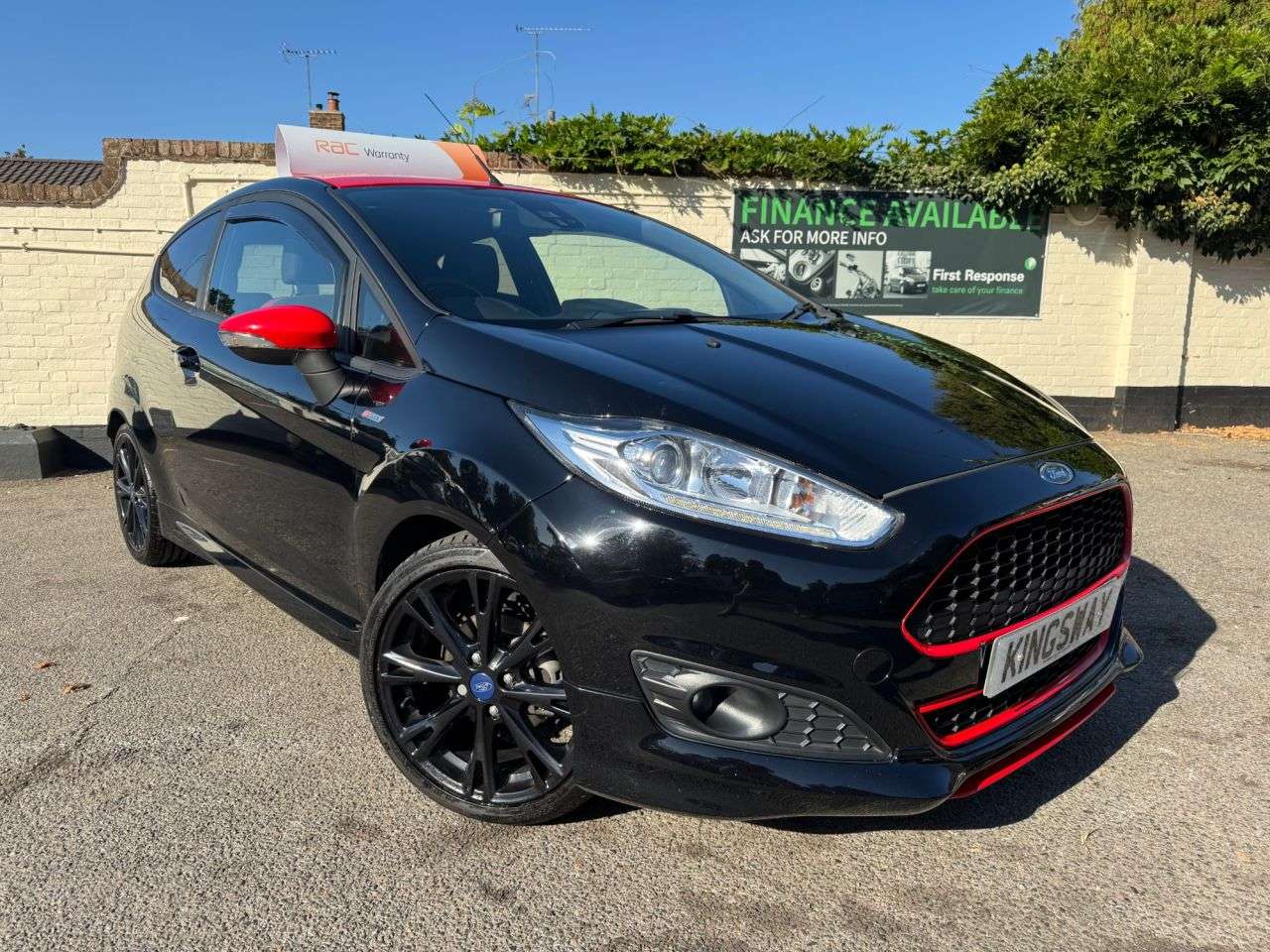 A 2017 FORD FIESTA 1.0T EcoBoost ST-Line Hatchback 3dr Petrol Manual Euro 6 (s/s) (140 ps) A 2017 FORD FIESTA 1.0T EcoBoost ST-Line Hatchback 3dr Petrol Manual Euro 6 (s/s) (140 ps)