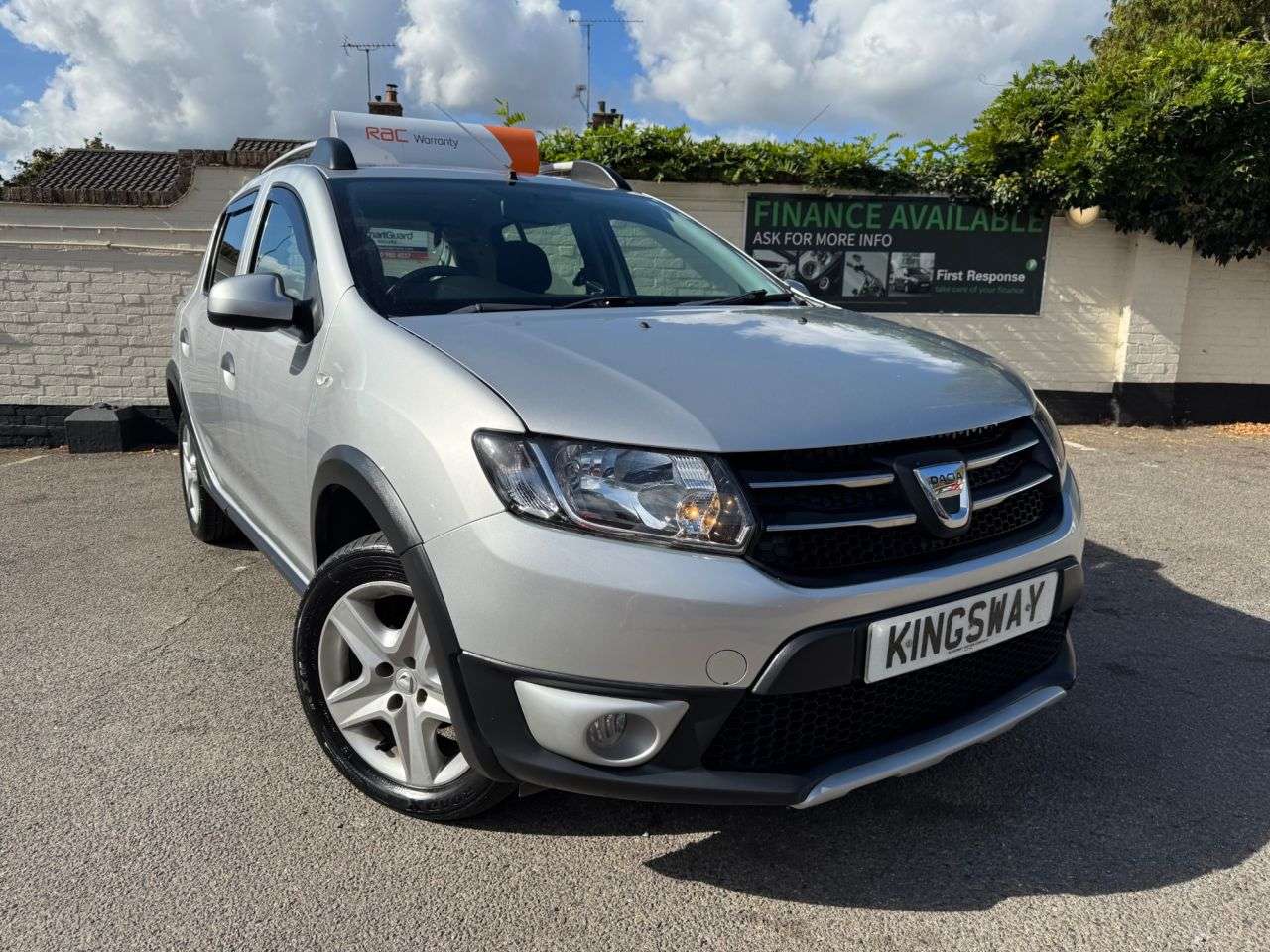 A 2015 DACIA SANDERO STEPWAY 1.5 dCi Laureate Hatchback 5dr Diesel Manual Euro 6 (s/s) (90 ps) A 2015 DACIA SANDERO STEPWAY 1.5 dCi Laureate Hatchback 5dr Diesel Manual Euro 6 (s/s) (90 ps)