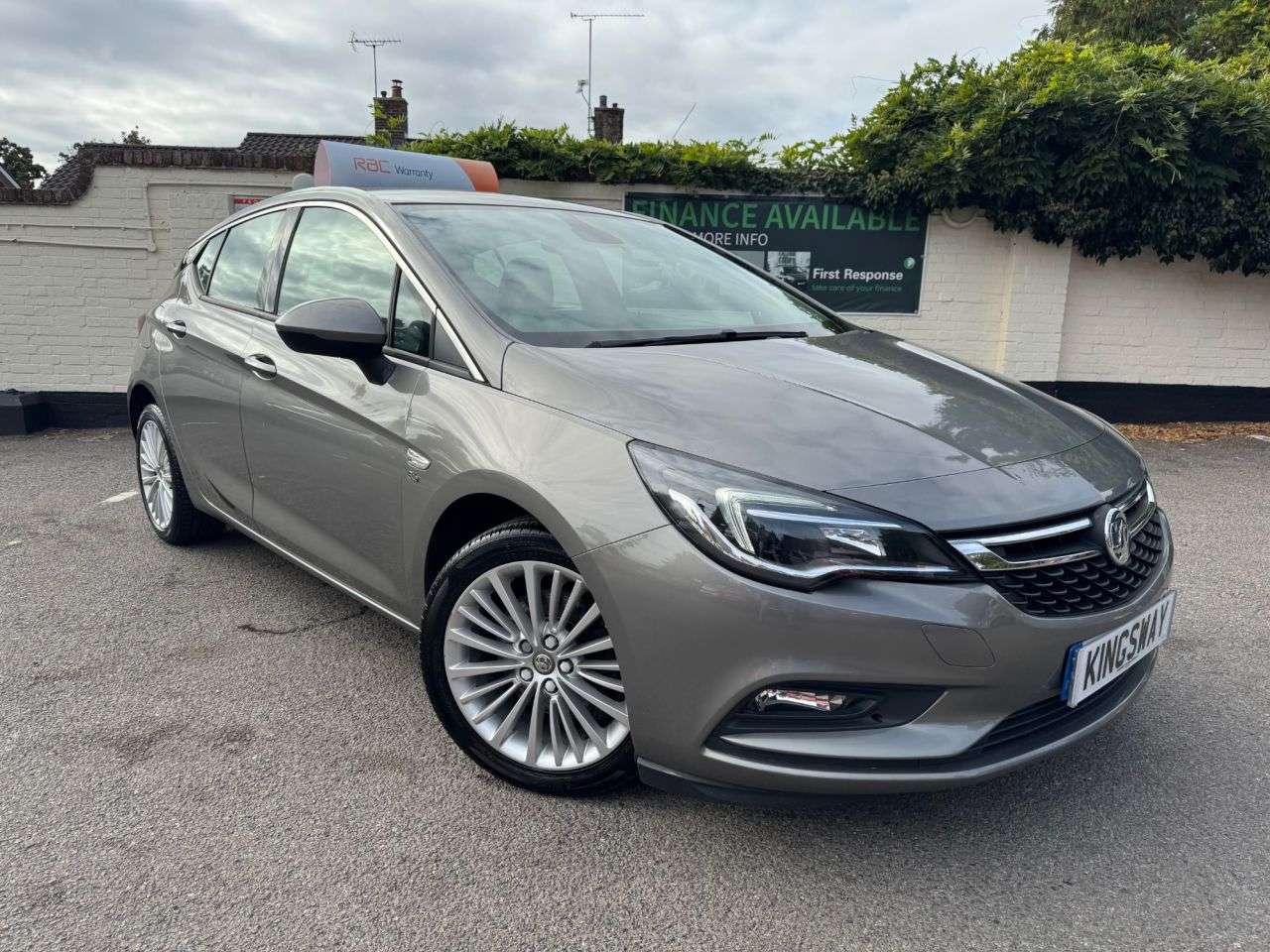 A 2016 VAUXHALL ASTRA 1.6 CDTi BlueInjection Elite Nav Hatchback 5dr Diesel Manual Euro 6 (s/s) ( A 2016 VAUXHALL ASTRA 1.6 CDTi BlueInjection Elite Nav Hatchback 5dr Diesel Manual Euro 6 (s/s) (
