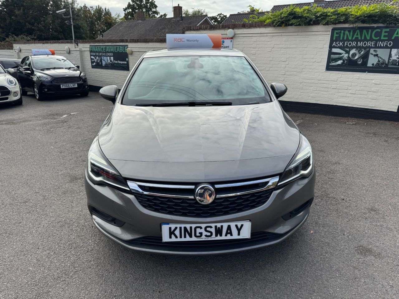 A 2016 VAUXHALL ASTRA 1.6 CDTi BlueInjection Elite Nav Hatchback 5dr Diesel Manual Euro 6 (s/s) ( A 2016 VAUXHALL ASTRA 1.6 CDTi BlueInjection Elite Nav Hatchback 5dr Diesel Manual Euro 6 (s/s) (