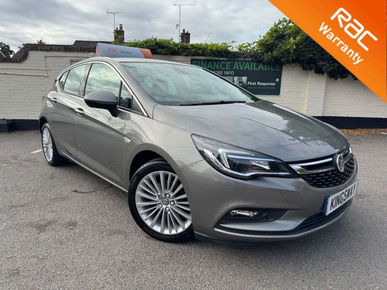 A 2016 VAUXHALL ASTRA 1.6 CDTi BlueInjection Elite Nav Hatchback 5dr Diesel Manual Euro 6 (s/s) ( A 2016 VAUXHALL ASTRA 1.6 CDTi BlueInjection Elite Nav Hatchback 5dr Diesel Manual Euro 6 (s/s) (