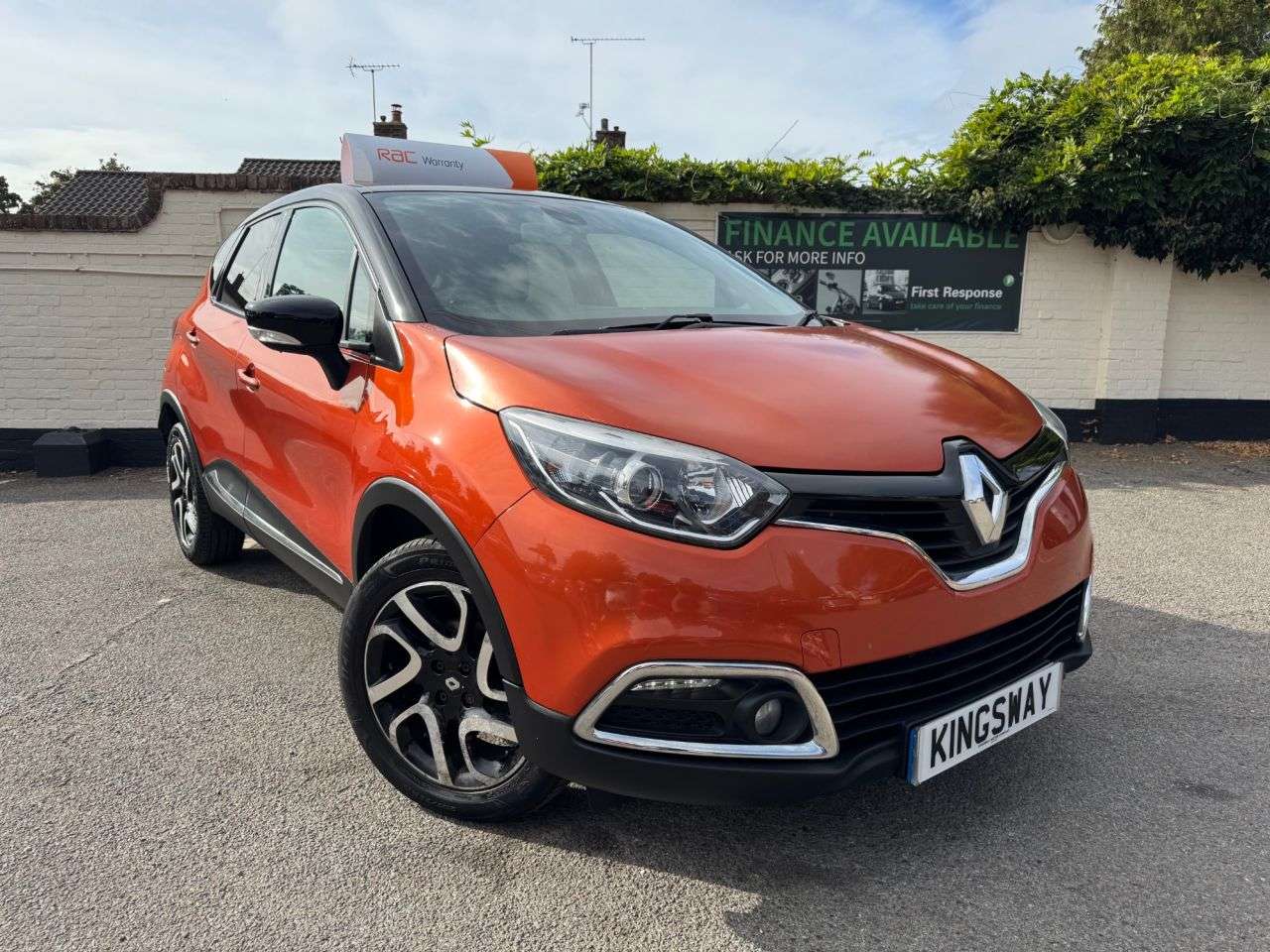 A 2016 RENAULT CAPTUR 0.9 TCe ENERGY Dynamique S Nav SUV 5dr Petrol Manual Euro 6 (s/s) (90 ps) 6 A 2016 RENAULT CAPTUR 0.9 TCe ENERGY Dynamique S Nav SUV 5dr Petrol Manual Euro 6 (s/s) (90 ps) 6