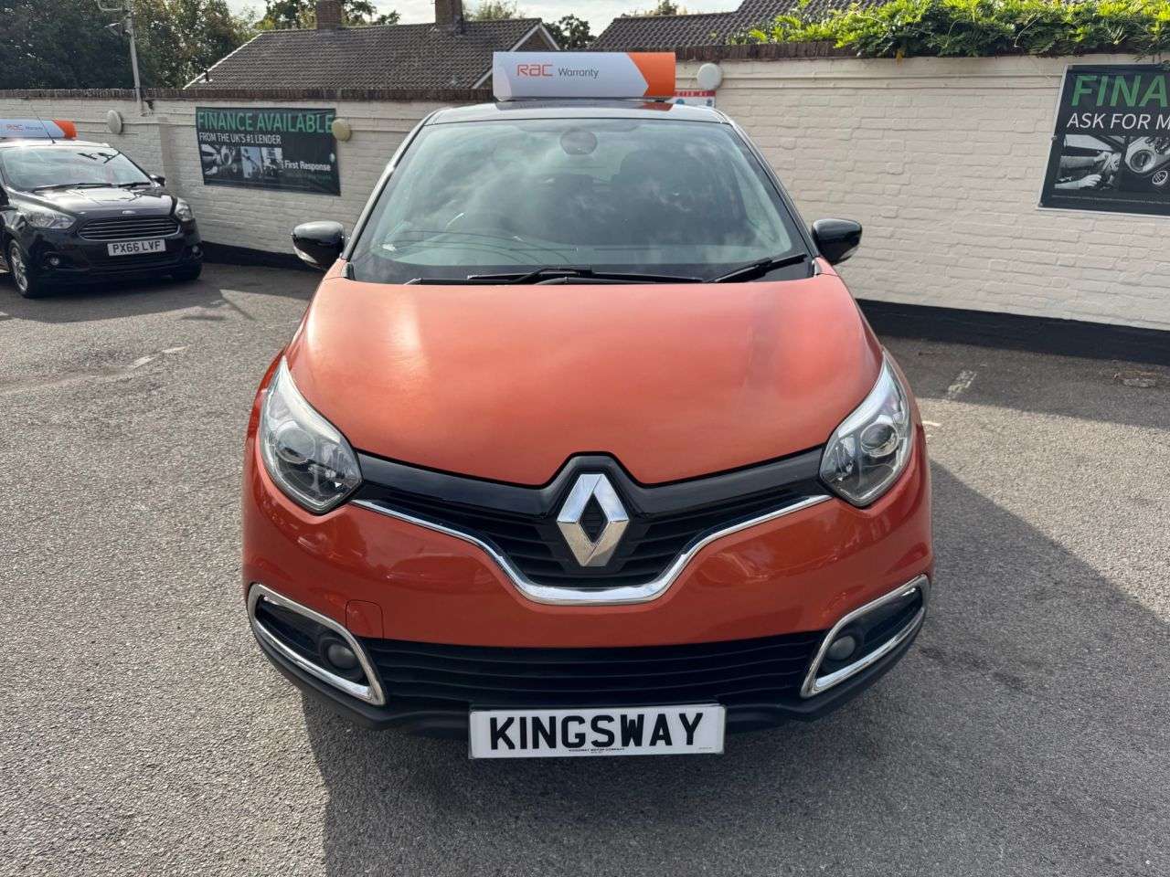 A 2016 RENAULT CAPTUR 0.9 TCe ENERGY Dynamique S Nav SUV 5dr Petrol Manual Euro 6 (s/s) (90 ps) 6 A 2016 RENAULT CAPTUR 0.9 TCe ENERGY Dynamique S Nav SUV 5dr Petrol Manual Euro 6 (s/s) (90 ps) 6