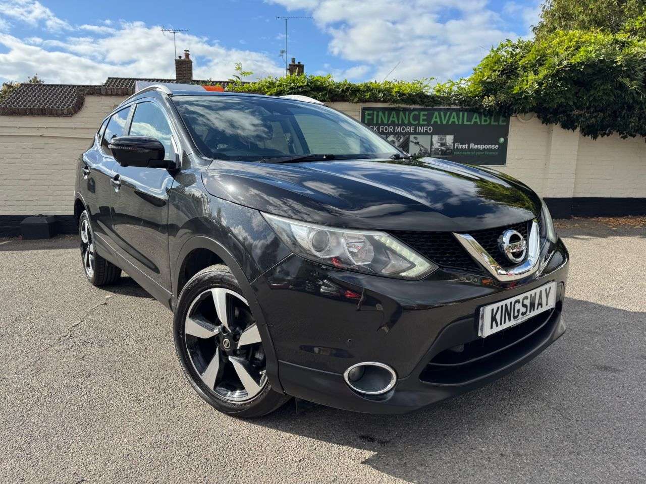 A 2016 NISSAN QASHQAI 1.5 dCi N-Connecta SUV 5dr Diesel Manual 2WD Euro 6 (s/s) (110 ps) 6 MONTHS A 2016 NISSAN QASHQAI 1.5 dCi N-Connecta SUV 5dr Diesel Manual 2WD Euro 6 (s/s) (110 ps) 6 MONTHS