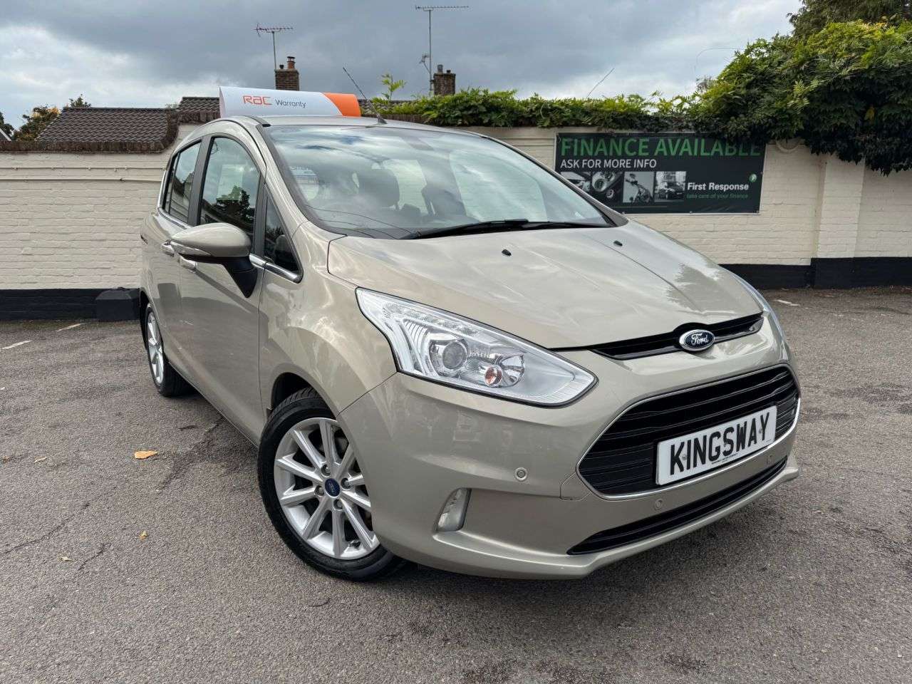 A 2016 FORD B-MAX 1.0T EcoBoost Titanium MPV 5dr Petrol Manual Euro 5 (100 ps) A 2016 FORD B-MAX 1.0T EcoBoost Titanium MPV 5dr Petrol Manual Euro 5 (100 ps)