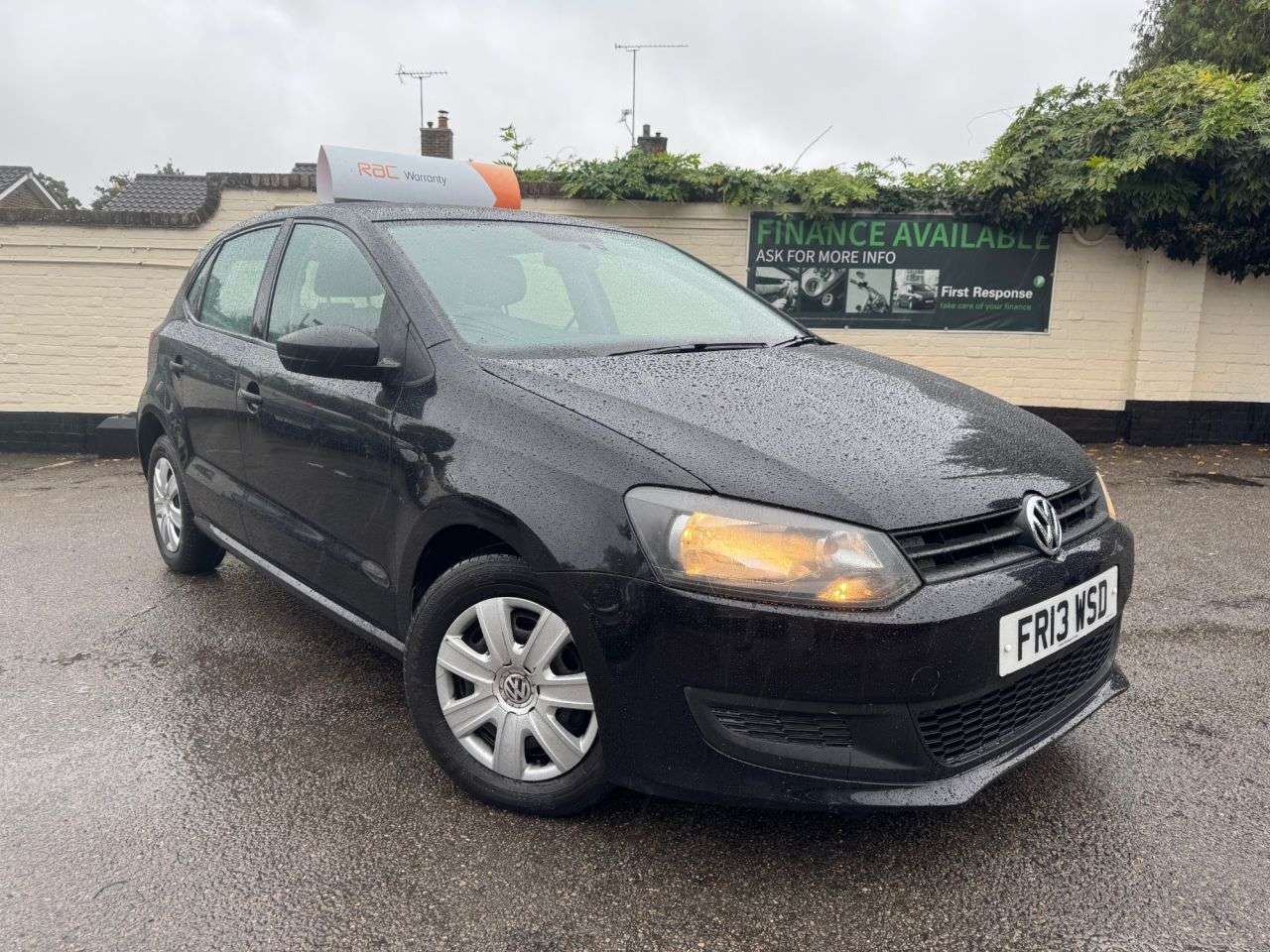 A 2013 VOLKSWAGEN POLO 1.2 S Hatchback 5dr Petrol Manual Euro 5 (A/C) (60 ps) A 2013 VOLKSWAGEN POLO 1.2 S Hatchback 5dr Petrol Manual Euro 5 (A/C) (60 ps)