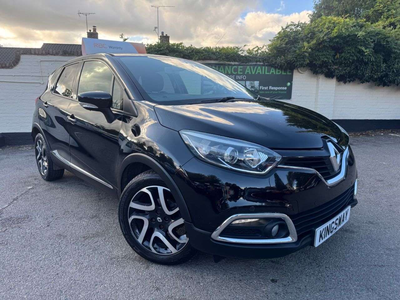 A 2014 RENAULT CAPTUR 0.9 TCe ENERGY Dynamique S MediaNav SUV 5dr Petrol Manual Euro 5 (s/s) (90 A 2014 RENAULT CAPTUR 0.9 TCe ENERGY Dynamique S MediaNav SUV 5dr Petrol Manual Euro 5 (s/s) (90