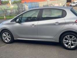 A 2014 PEUGEOT 208 1.4 HDi Access+ A 2014 PEUGEOT 208 1.4 HDi Access+
