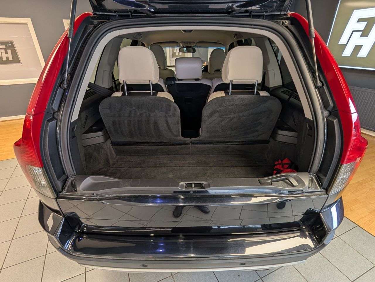 2011 VOLVO XC90 2011 VOLVO XC90