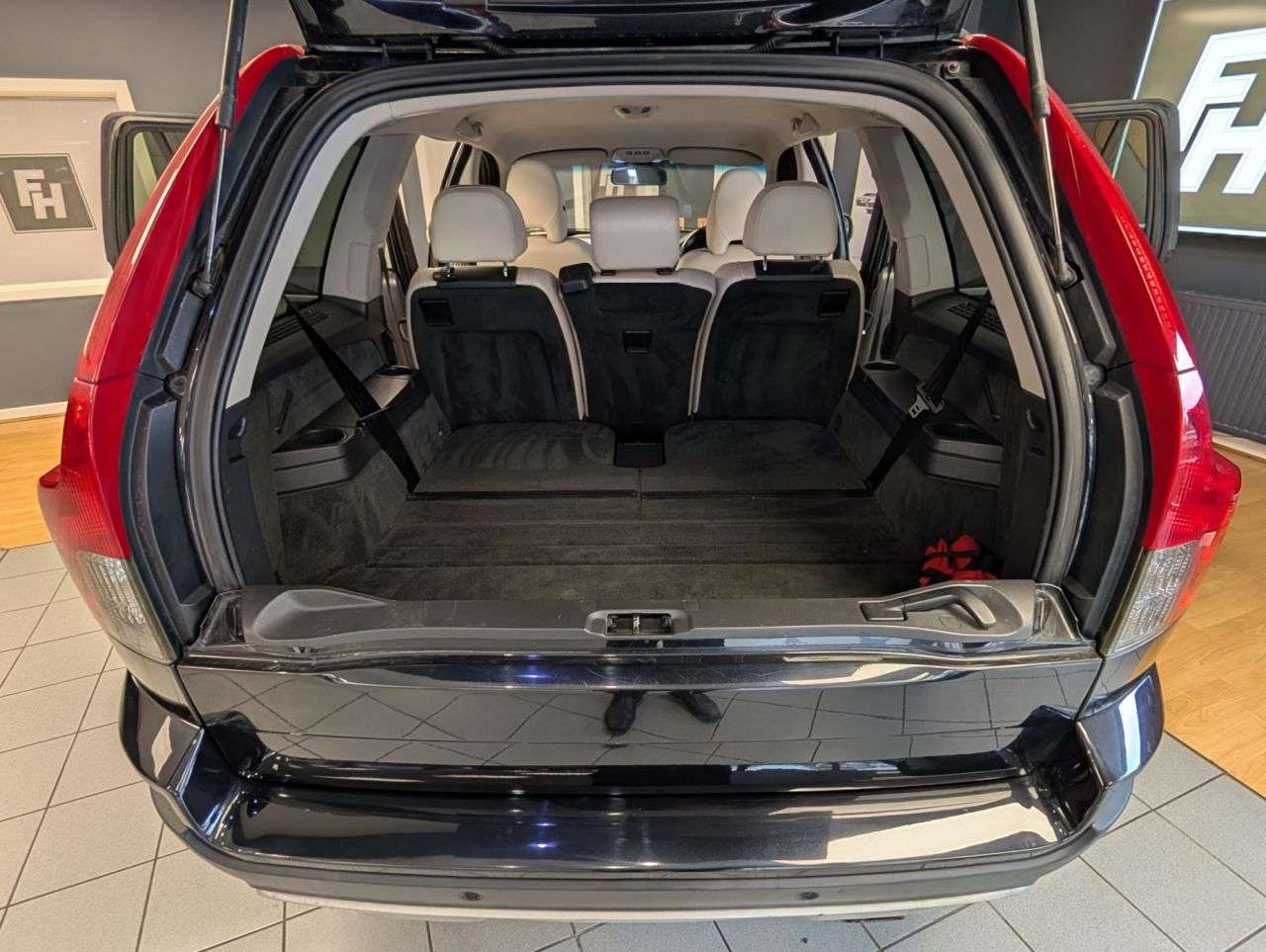 2011 VOLVO XC90 2011 VOLVO XC90