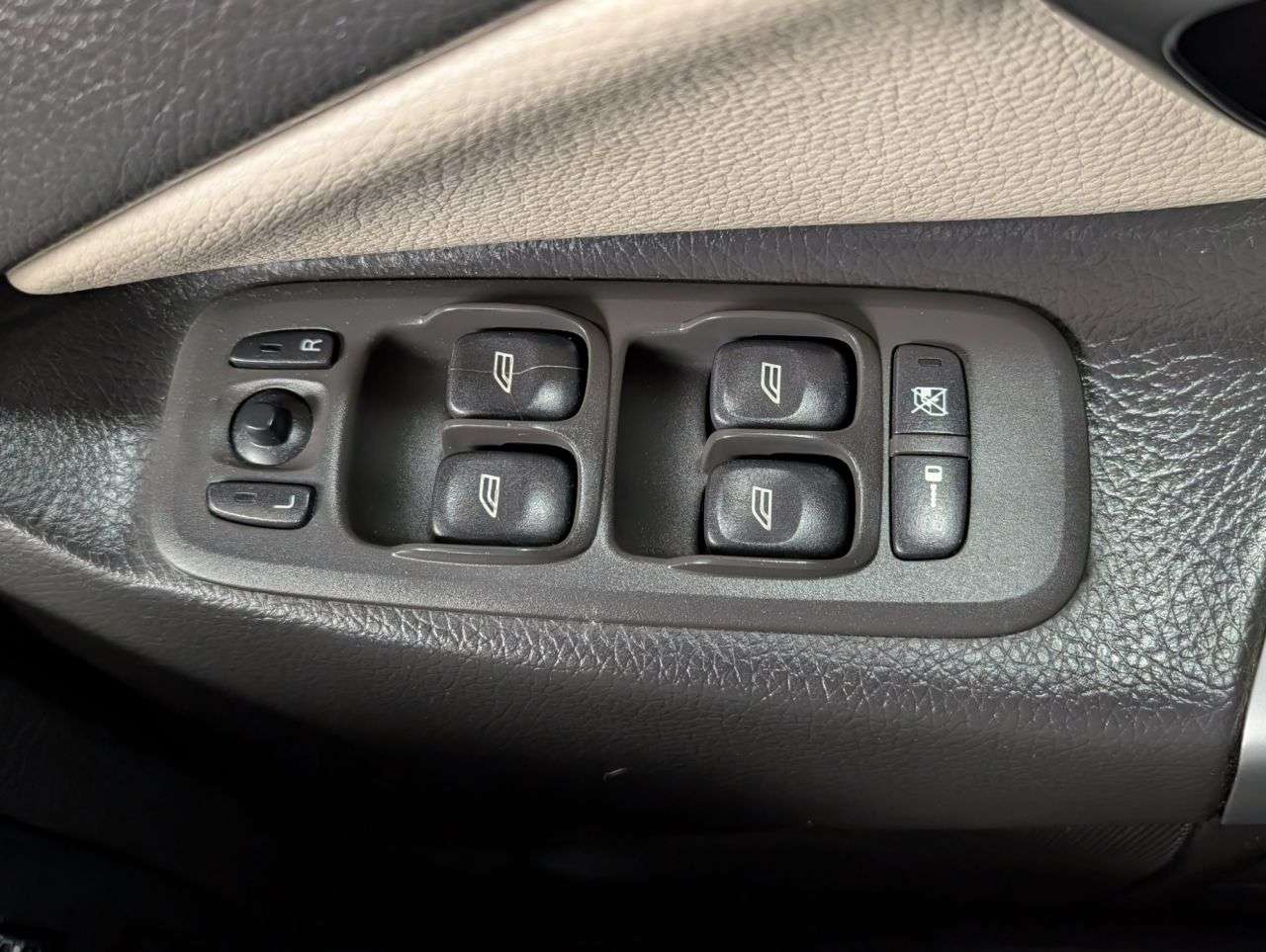 2011 VOLVO XC90 2011 VOLVO XC90