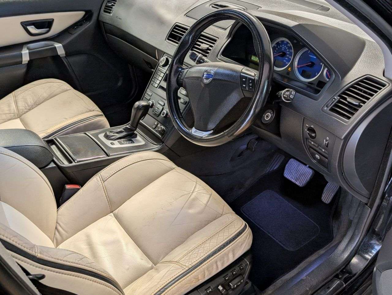 2011 VOLVO XC90 2011 VOLVO XC90