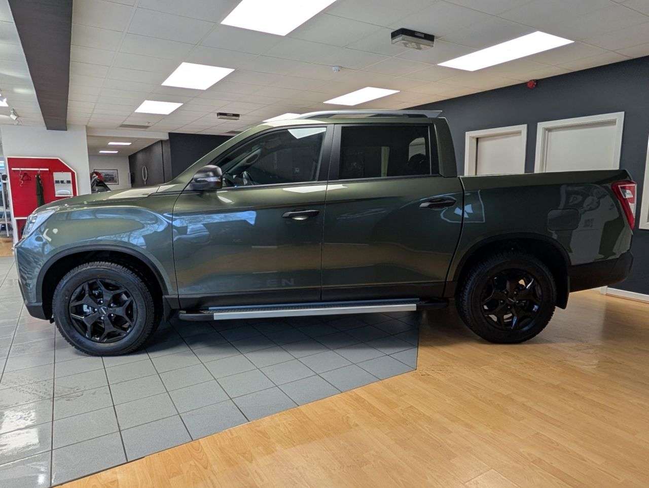 A 2025 KGM MUSSO 2.2D Saracen Pickup Double Cab 4dr Diesel Auto 4WD Euro 6 (202 ps) A 2025 KGM MUSSO 2.2D Saracen Pickup Double Cab 4dr Diesel Auto 4WD Euro 6 (202 ps)