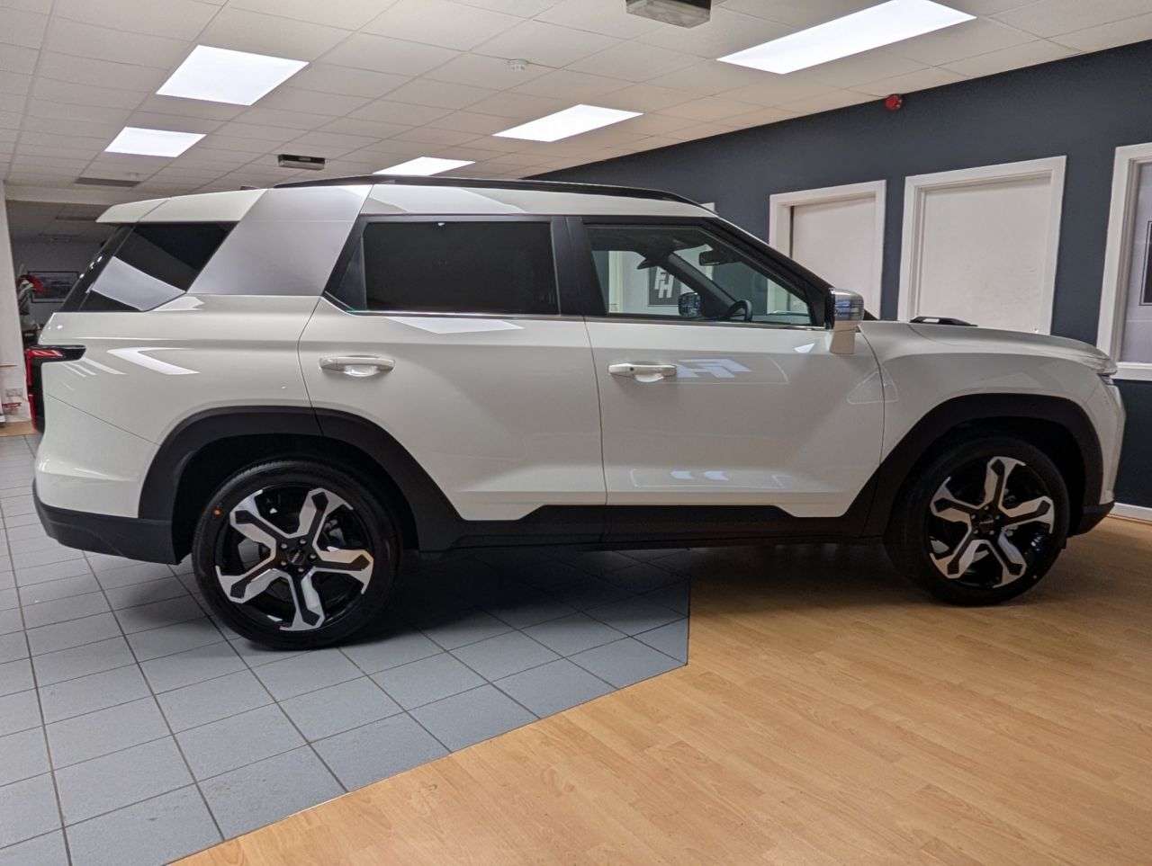 2025 KGM TORRES 2025 KGM TORRES