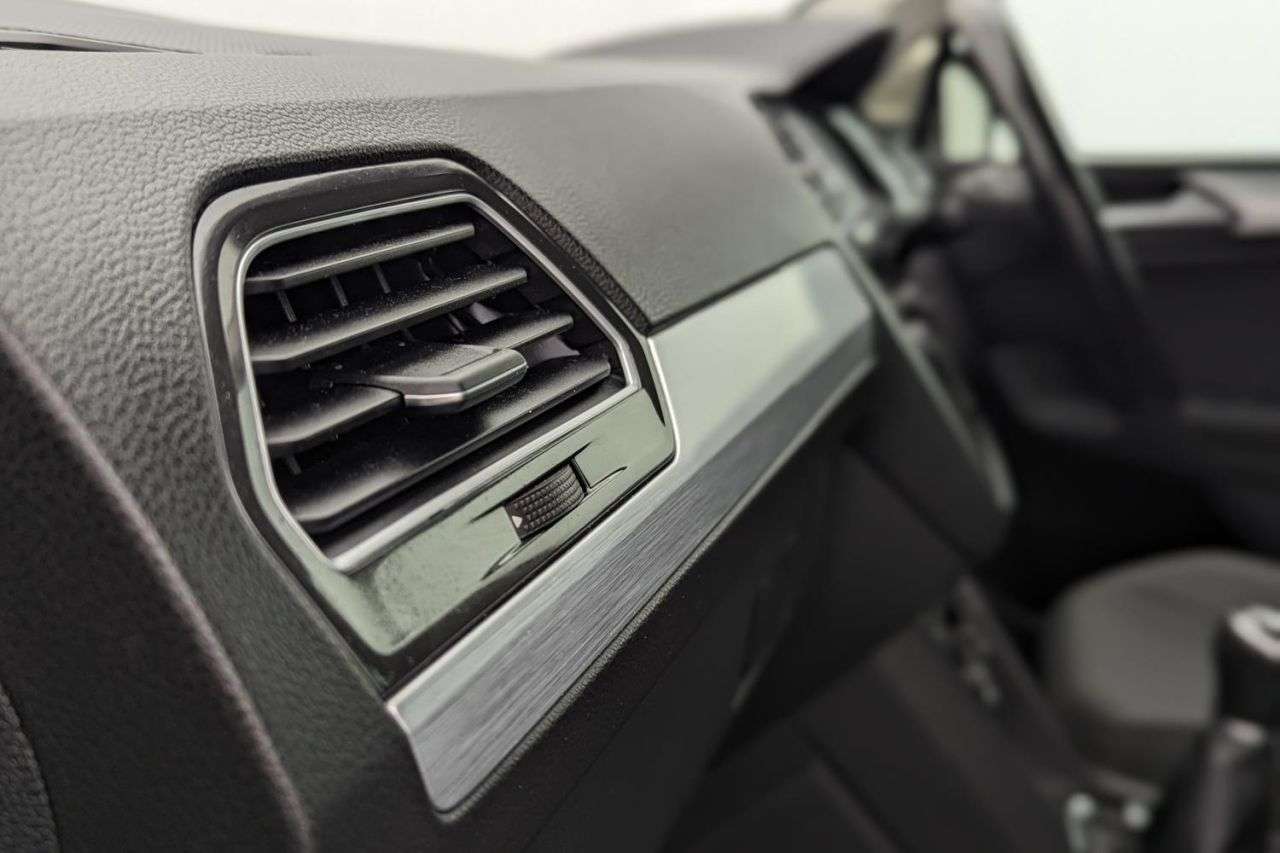 null VOLKSWAGEN TIGUAN null VOLKSWAGEN TIGUAN