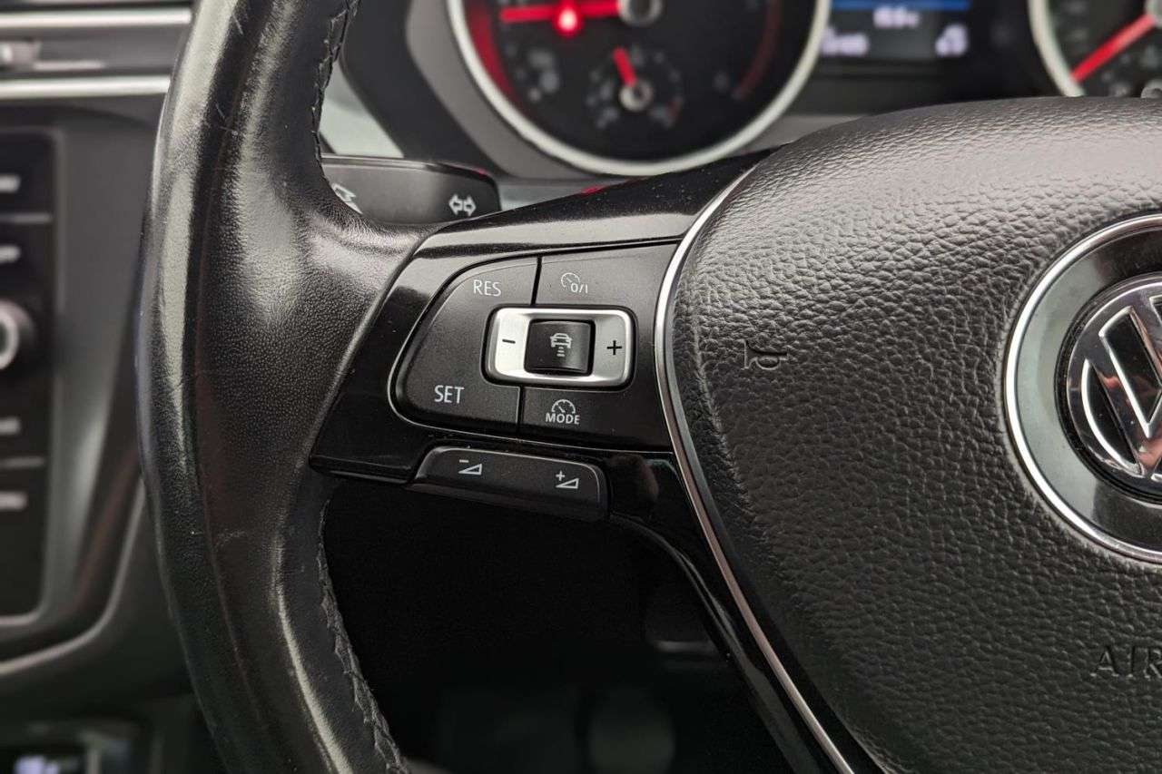 null VOLKSWAGEN TIGUAN null VOLKSWAGEN TIGUAN