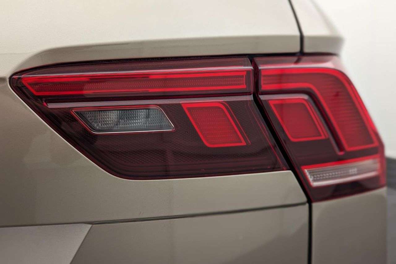 null VOLKSWAGEN TIGUAN null VOLKSWAGEN TIGUAN