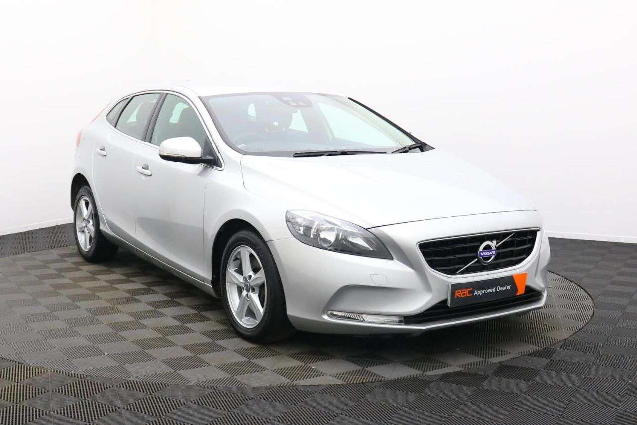 2015 VOLVO V40 2015 VOLVO V40