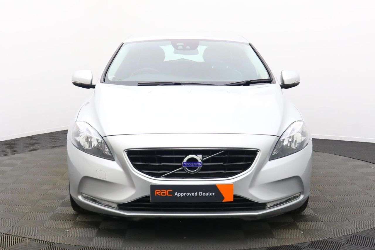 2015 VOLVO V40 2015 VOLVO V40