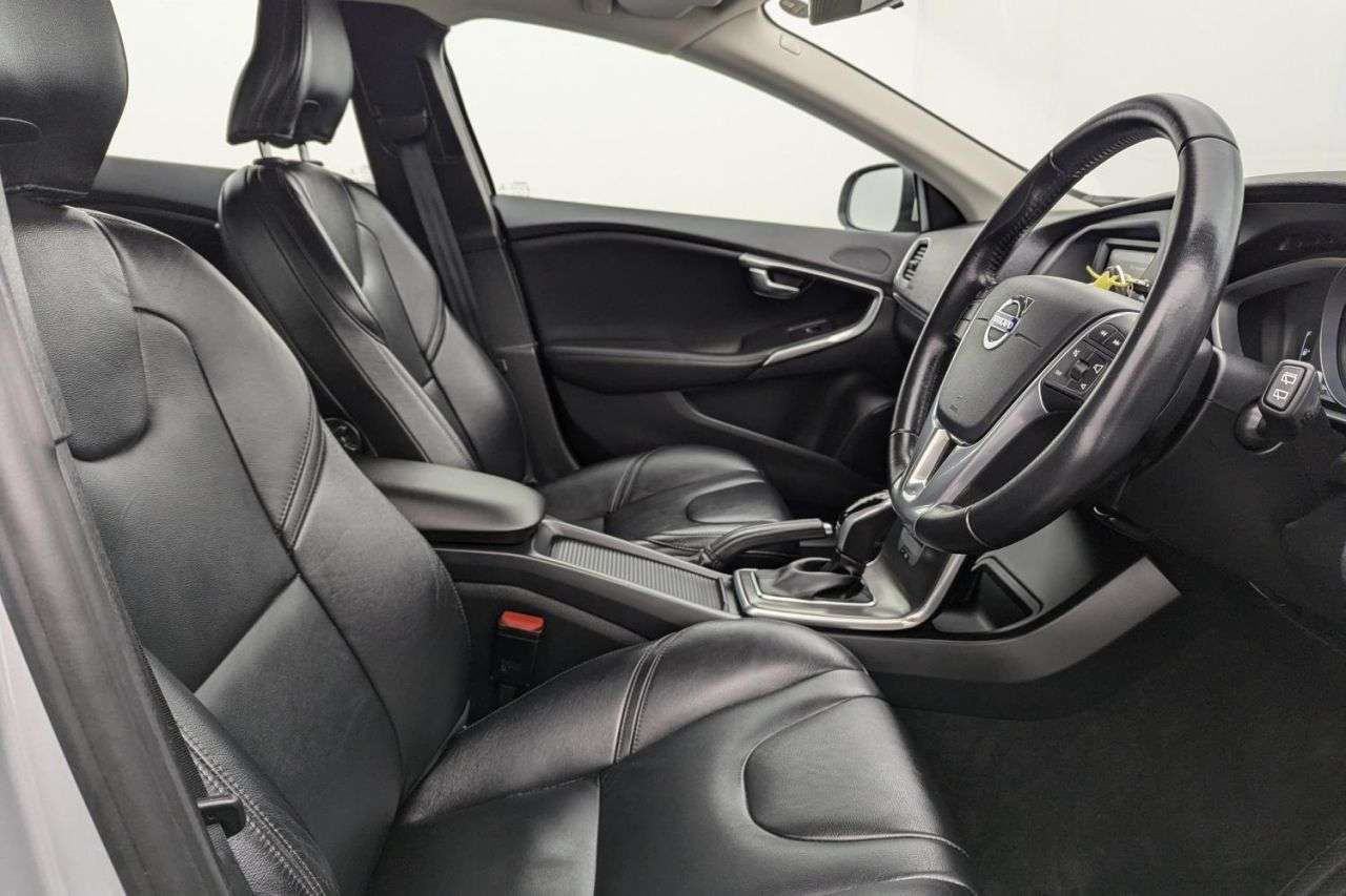 2015 VOLVO V40 2015 VOLVO V40