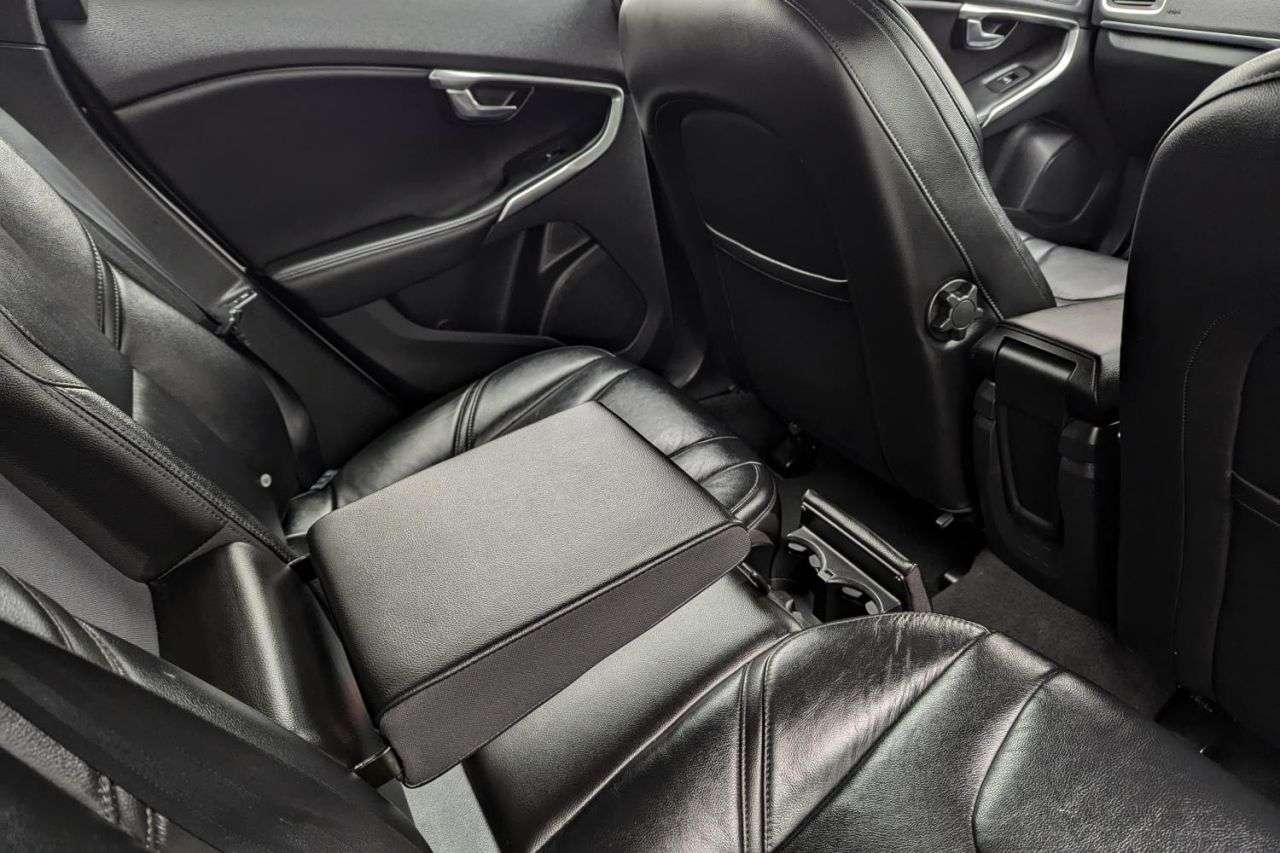 2015 VOLVO V40 2015 VOLVO V40