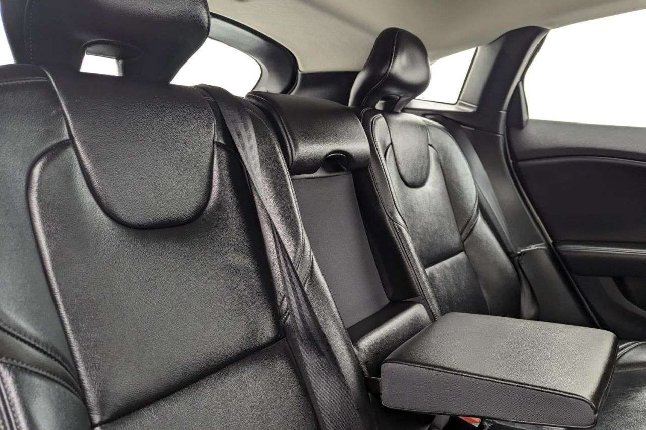 2015 VOLVO V40 2015 VOLVO V40