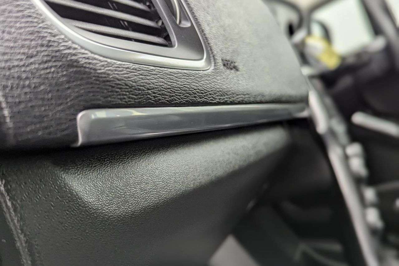 2015 VOLVO V40 2015 VOLVO V40