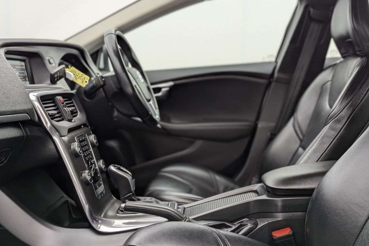 2015 VOLVO V40 2015 VOLVO V40