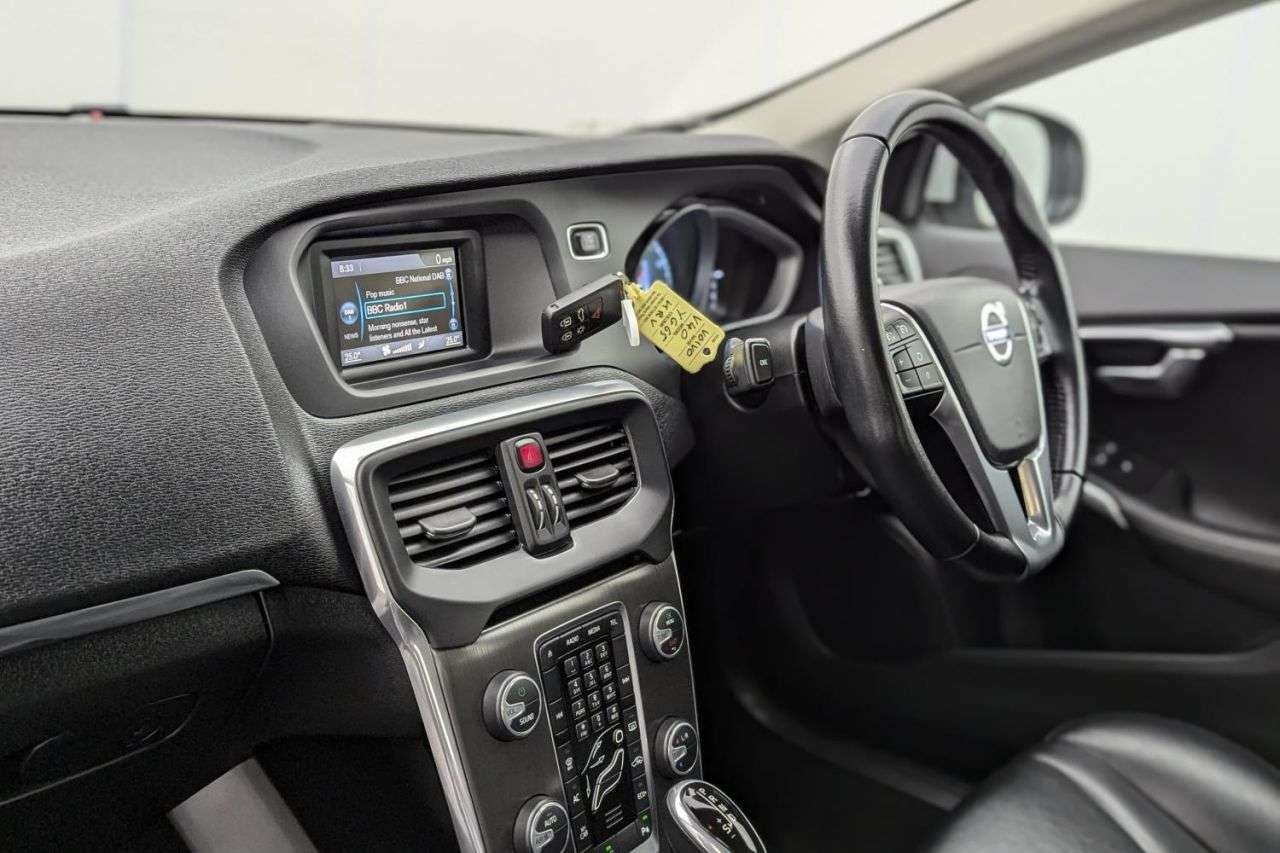 2015 VOLVO V40 2015 VOLVO V40