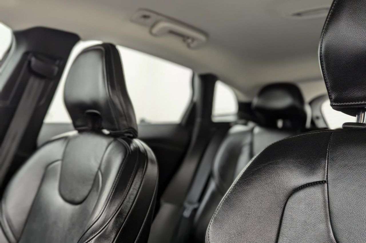 2015 VOLVO V40 2015 VOLVO V40