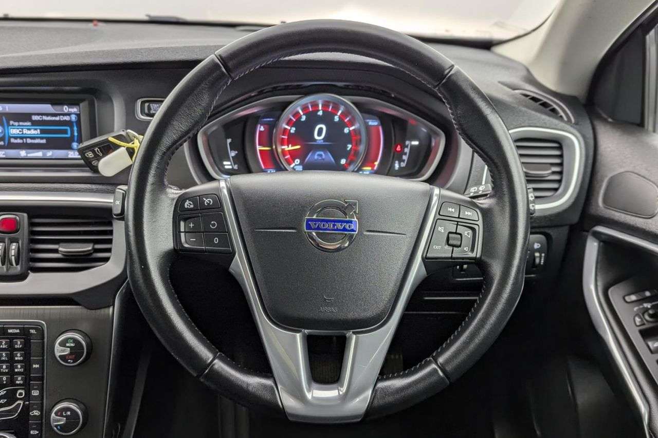 2015 VOLVO V40 2015 VOLVO V40
