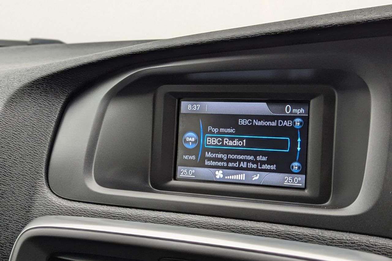 2015 VOLVO V40 2015 VOLVO V40