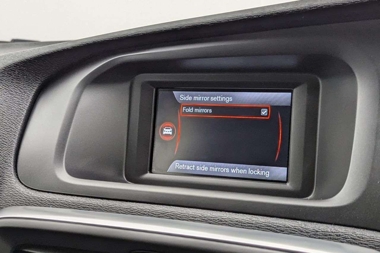 2015 VOLVO V40 2015 VOLVO V40