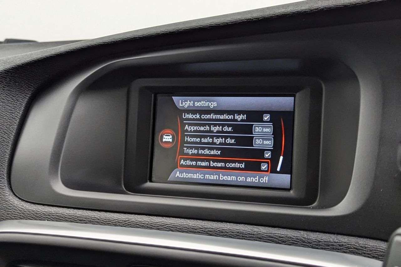 2015 VOLVO V40 2015 VOLVO V40